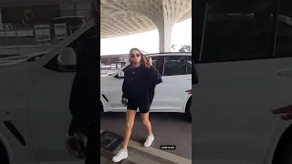Tara sutaria Spotted at Airport 💥💥🔥⭐💙💙💕💞😘🥰💚😍
