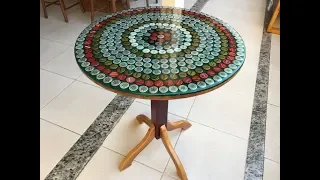 MESA DE TAMPINHAS E RESINA EPOXY - MOSAICO - MESA TAPA - BOTTLE LID TABLE AND EPOXY RESIN - MOSAIC