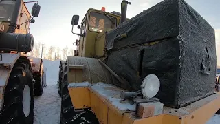 К-700А и К-701 на расчистке снега. Каждый день заметает дороги.