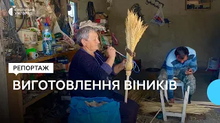 У селі Чомонин Ужгородського району виготовляють віники із сорго