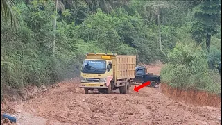 Sudden Guts! Truck driver suddenly speeds up a slippery slope