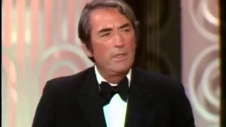 Gregory Peck presents the Jean Hersholt Humanitarian Award to Frank Sinatra