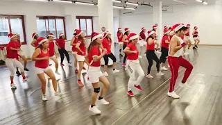 CHRISTMAS DANCE MEDLEY feat WHOOPS KIRI - Dance Fitness Workout/ Christmas Medley/ Zumba