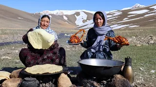 Shepherd Mother Cooking Shepherd Food in the Nature | Village life in Afghanistan | Chicken Roast