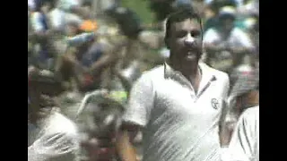 ARCHIVE MINI - Merv the destroyer! Merv Hughes rocks Pakistan with a devastating 5 wicket haul 1990