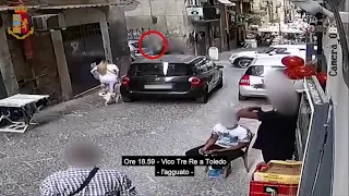 In un video l'agguato ai Quartieri spagnoli: così ferirono due innocenti, un minore colpì i passanti