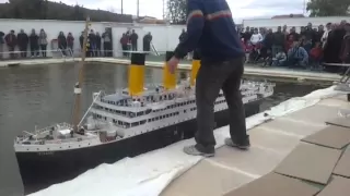 R.M.S.Titanic, la maqueta navega en aguas de Banyeres ( Alicante )