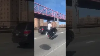 Moped wheelies on nyc Williamsburg bridge🚀 #nyc #wheelie #brooklyn #moped #bikelife #viral