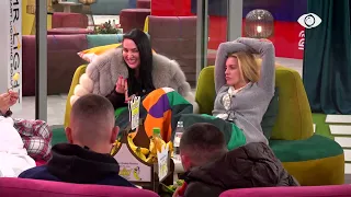 Romeo i bashkohet nën jorgan Julit, Heidi i merr hak dhe shtrihet me Françeskën - Big Brother VIP 3