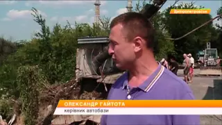 В Днепропетровске под землю провалилась автобаза