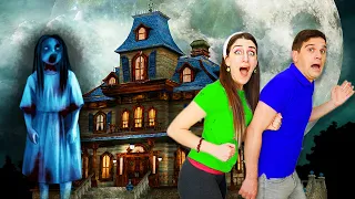 SCAPPA DALLA CASA INFESTATA DI FANTASMI!!ESCAPE ROOM CASA PAUROSA DI ROBLOX!!