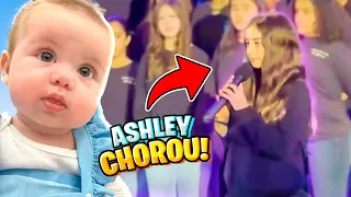 MINHA FILHA ASHLEY CHOROU CANTANDO na FRENTE da ESCOLA INTEIRA!  Pai Também Joga