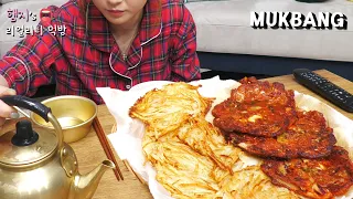 Real Mukbang:) Super Simple Korean Dish ★ Potato Pancake & Kimchi Pancake (ft. Korean Rice Wine)