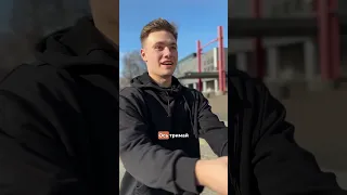 Тепер у дівчини надійний захист на телефон😎