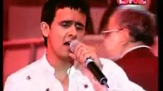 Sonu Nigam Lata Mangeshkar Live   Khamoshiyan Gungunane Lageen