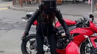день варенья-не грустный праздник! #мототаня девушка на красном мотоцикле