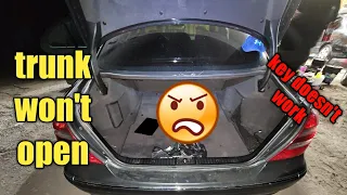 2004 mercedez benz e320 trunk does not open