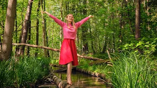 WALKING BAREFOOT in Nature - Physical and Mental Health Benefits - My Barefoot Walking Practice