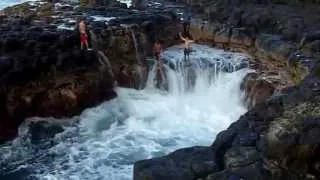 Unconscious swimmers jump into the dangerous sea