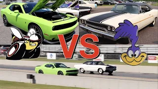 Challenger 392 Shaker vs 1970 Road Runner 426 hemi - PURE STOCK DRAG RACE (factory stock)