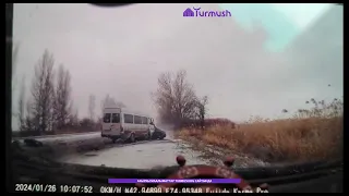 Момент ДТП на объездной дороге Бишкек-Нарын-Торугарт попал на видеорегистратор