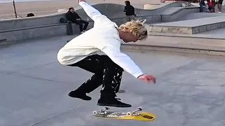 I STILL GOT IT! - xQc Goes Skateboarding For The First Time In Years