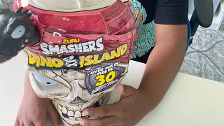 Unboxing Zuru Smashers Dino Island Skull