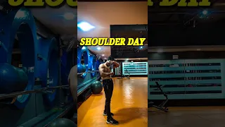 aaj ki workeout mein maja a Gaya #gym #gymlover #workout #shoulderworkout #minivlog #viratkohli