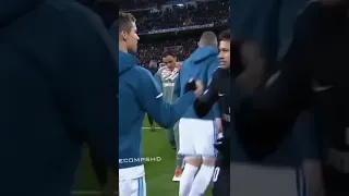 NEYMAR E CR7 SE ABRAÇANDO