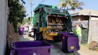 WM Freightliner M2 McNeilus M5 Rear Loader on recycling