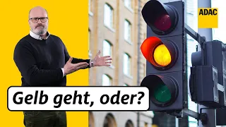 Gelbe Ampel überfahren? Diese Strafen drohen! | ADAC | Recht? Logisch!