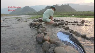 Survival skills: Build Fish Trap From Stone Catch Big Fish - Cooking Delicious Fish