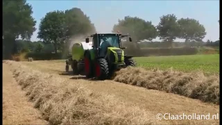 Claas Arions in het hooi met de Claas Quadrant 4000