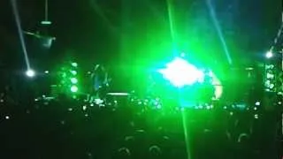 Slash with Alice Cooper - "School's Out" Live in Dubai