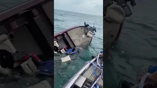 Bass Boat Sinks on Lake St. Clair 😳🌊