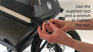 How to assemble the rain cover lock for the Urban Arrow Family