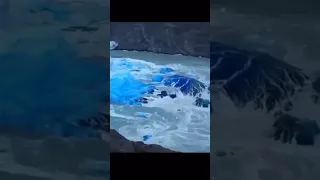 Iceberg flips and forms blue ice 🧊🗻