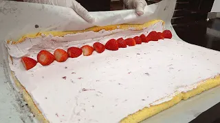 딸기롤케익 Cream Bomb! Making Strawberry Roll Cake - Korean Bakery