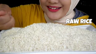 ASMR RAW RICE EATING || RAW RICE || MAKAN BERAS PAKE TANGAN ✋✋✋