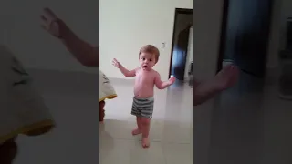 FLAGRANTE!!! Anjo Levando CRIANÇA PELA MÃO!  Quando o Mig estava Aprendendo a andar um Anjo o conduz