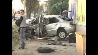 Автомобиль Влетел в Дерево - Водитель Погиб.