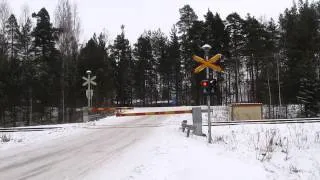 Freight train T 3362 passed KUKONHIEKKA II (Km.0451+0875) level crossing in Saarijärvi, Finland