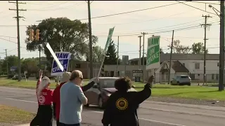 Union members begin voting process on agreement to end UAW strike