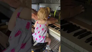 Piano lesson with Roho