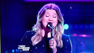 Kelly Clarkson covering bring it home by Sam Cooke.