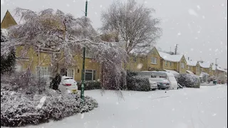 The Magic of Snowfall in the COTSWOLDS: A Winter's Walk Through the English Countryside