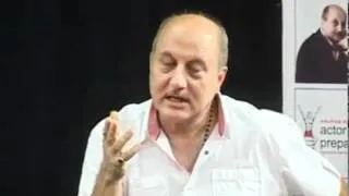 Anupam Kher Got Lesson From Amitab Bachchan On Set Of Aakhri Raasta