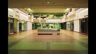 jimmy durante - smile (playing in an empty mall)