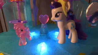 My little pony. Рарити и Искорка пропали... Мама Каденс вызвала полицию