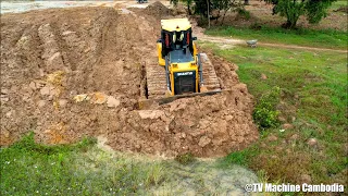 Professionals Operator Skills Driver Stronger Bulldozer Shantui Cutting Slope And Pushing Soil